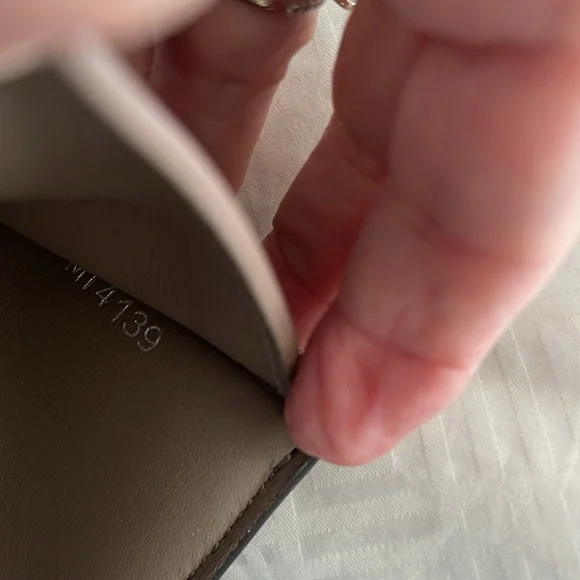 Authentic Louis Vuitton pink leather wallet - Picture 8 of 8